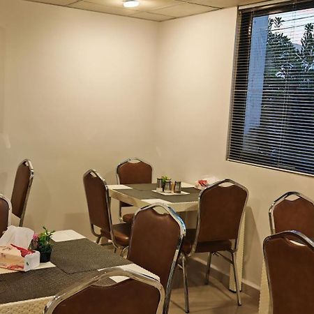 Cleopetra Hotel Вади Муса Екстериор снимка