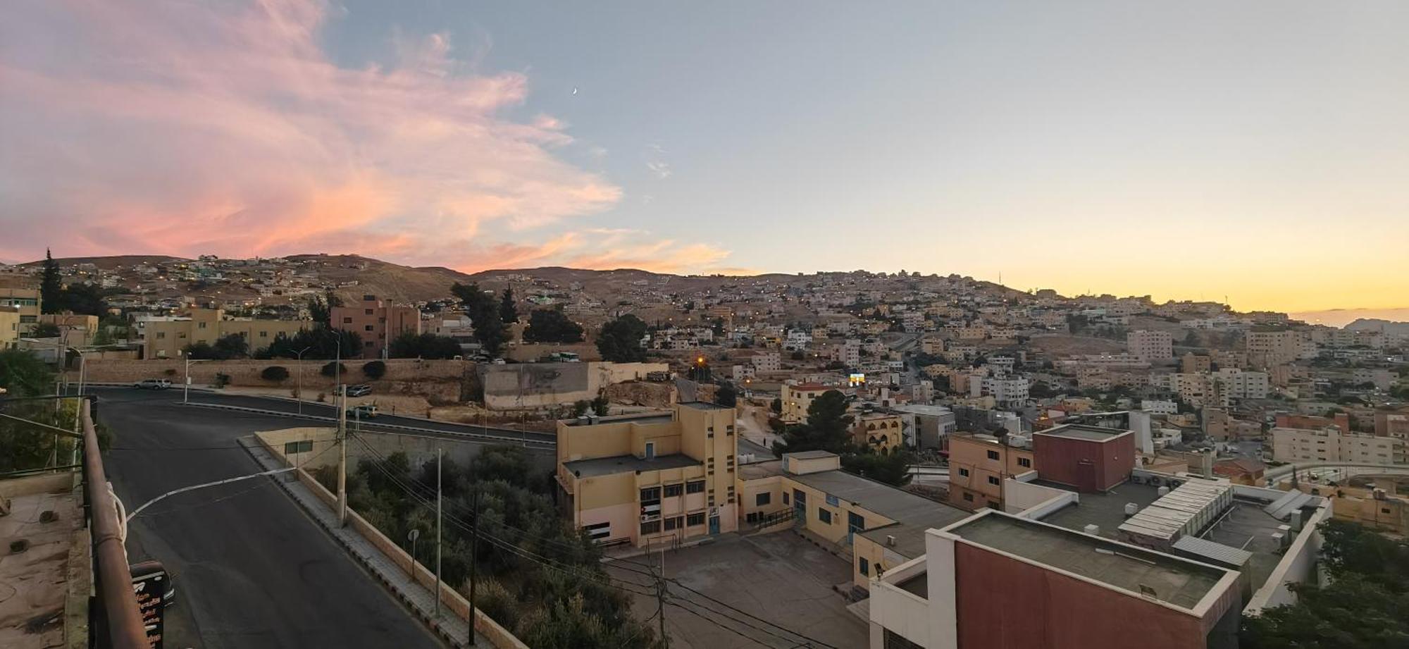 Cleopetra Hotel Вади Муса Екстериор снимка