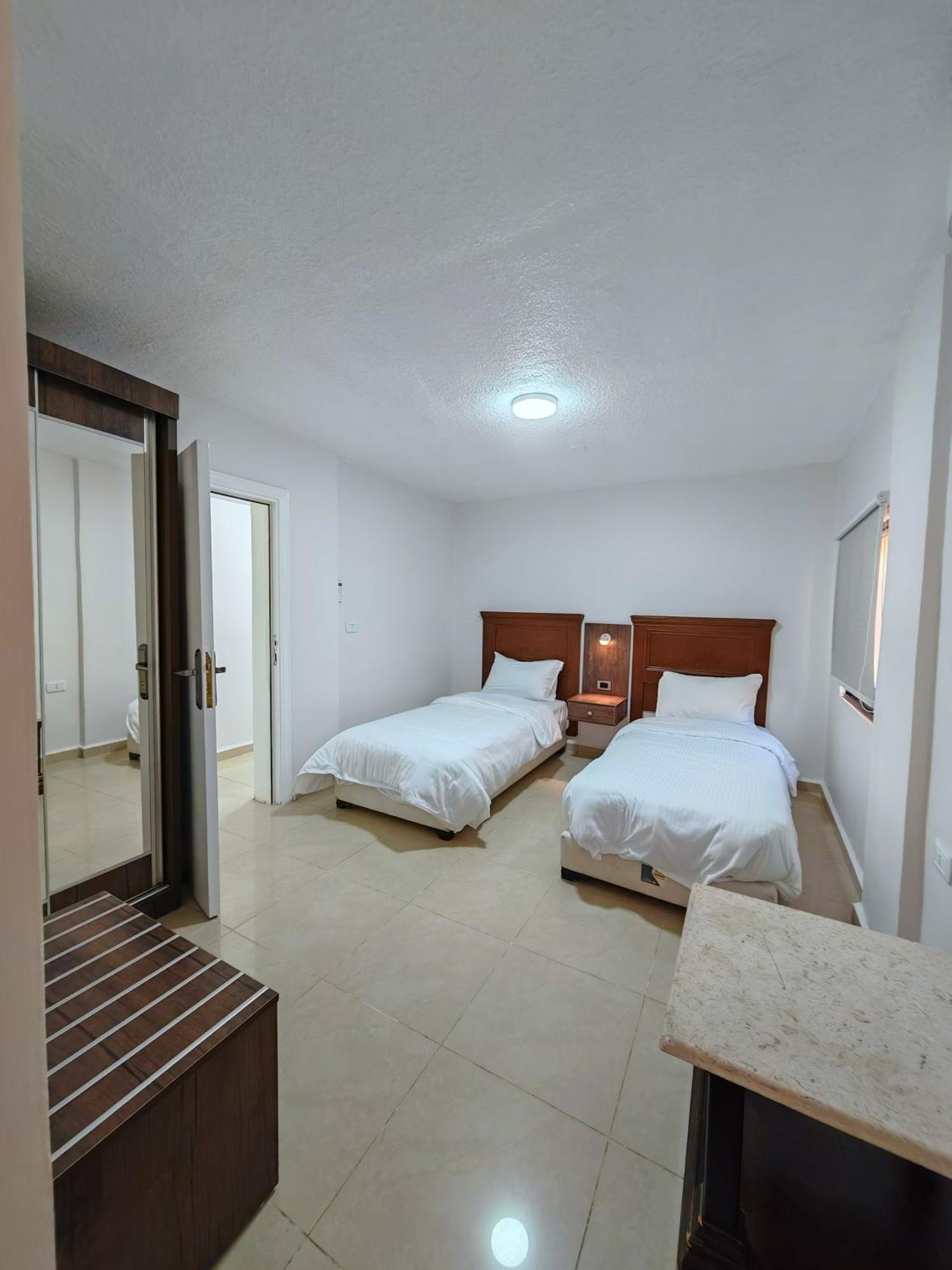 Cleopetra Hotel Вади Муса Екстериор снимка