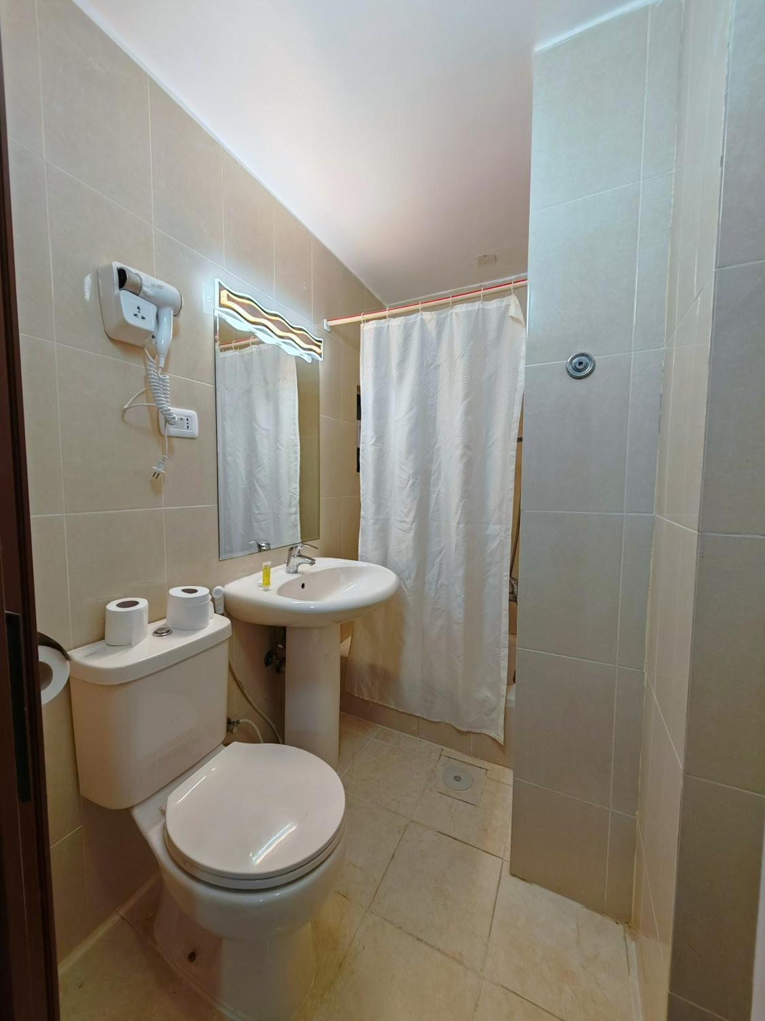 Cleopetra Hotel Вади Муса Екстериор снимка