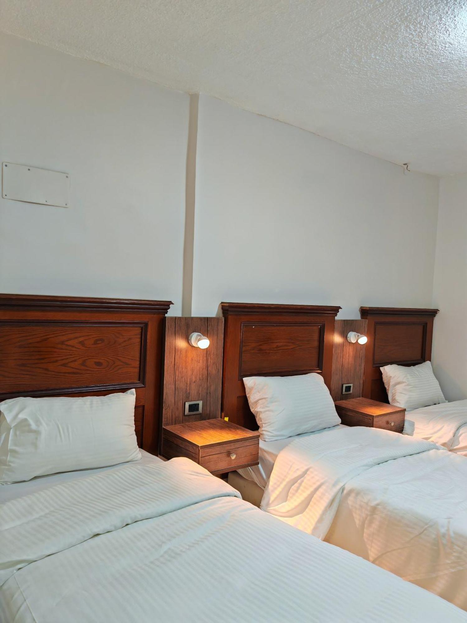 Cleopetra Hotel Вади Муса Екстериор снимка