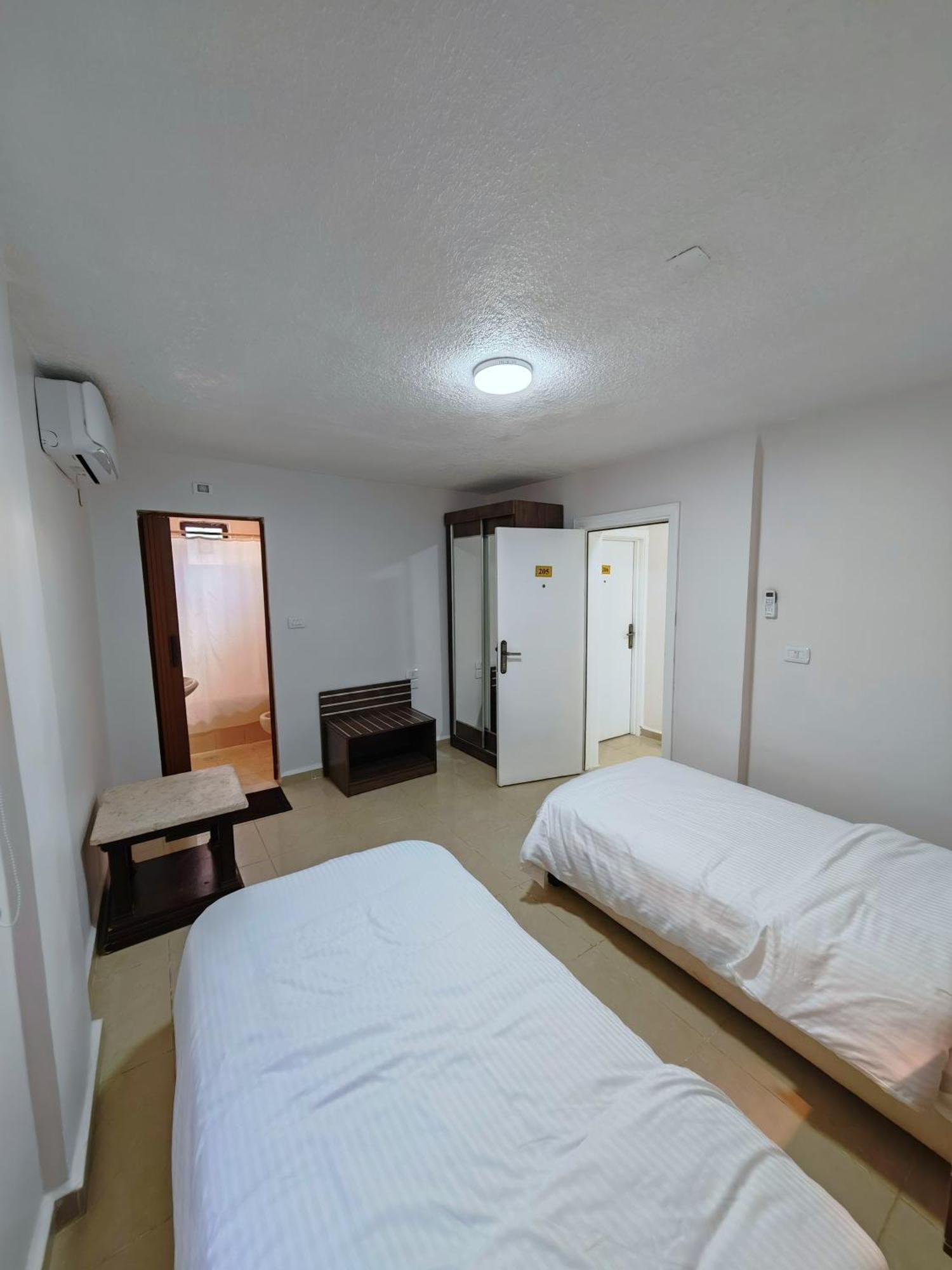 Cleopetra Hotel Вади Муса Стая снимка